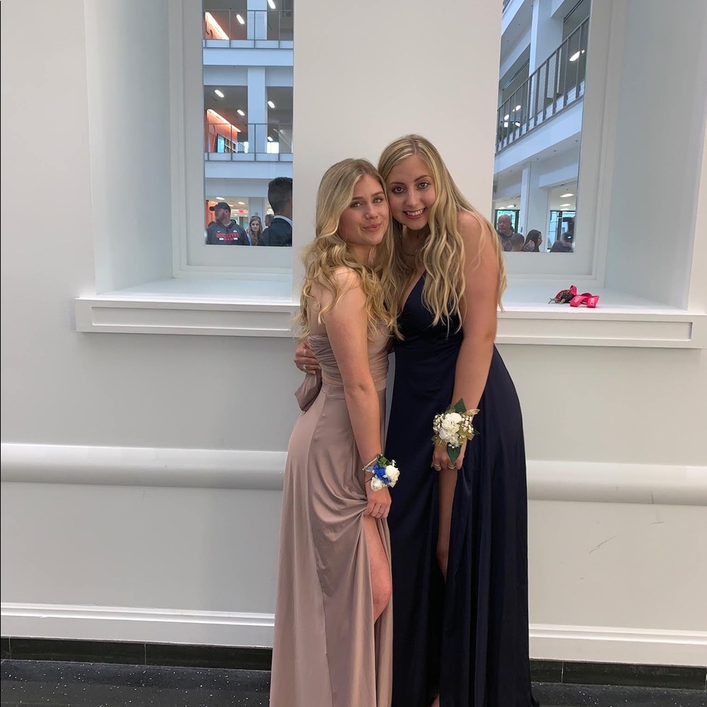 PROM DRESS - Picture 2 of 4